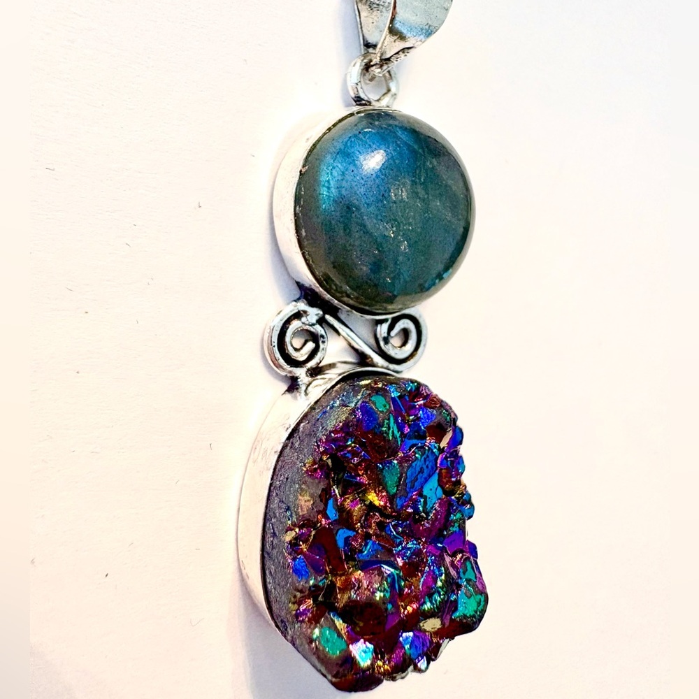 2 inch, Titanium Druzy and Fiery Labradorite pendant on a silver chain. - Picture 5 of 6